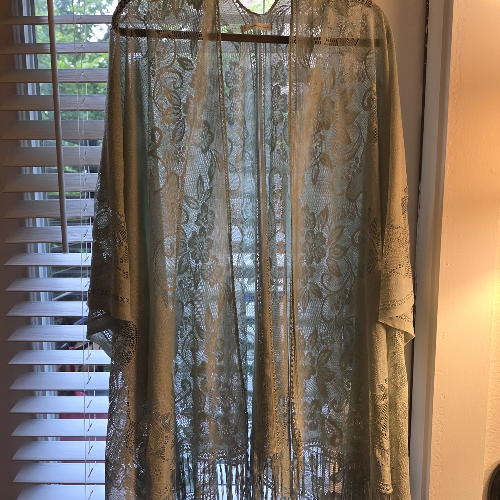 The Evri Women's Kimono Cardigan in Mint Seafoam Green with a Floral Pattern and